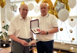 Как руководитель белгородской СРО вручал орден заслуженному строителю к его 90-летнему юбилею