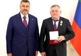 Глава дагестанской СРО удостоен государственной награды. Медаль «За доблестный труд» ему вручал новый руководитель региона