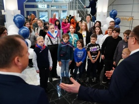 Ребята из Детского совета при Общественном совете при Минстрое России посетили лифтовый завод в Санкт-Петербурге