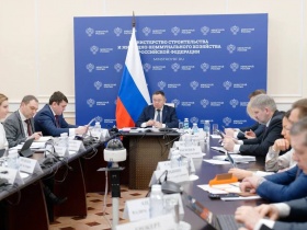 В Минстрое России обсудили реализацию федеральных проектов и вопросы незавершённого строительства 