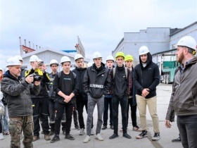 Ассоциация «Сахалинстрой» помогла будущим профессионалам изучить работу домостроительного комбината