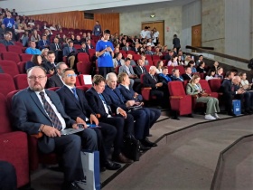 Анвар Шамузафаров принял участие в пленарном заседании Международного научно-практического симпозиума, посвящённого будущему стройотрасли