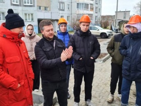 Архангельская СРО организовала для студентов экскурсию, в ходе которой они познакомились с CLT-технологией строительства