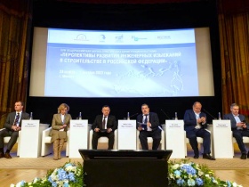 Ирек Файзуллин выступил на пленарном заседании конференции, посвящённой перспективам развития инженерных изысканий в стройотрасли России