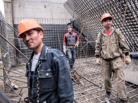 Минстрой России продолжает работу над пилотным проектом по привлечению узбекских строителей на стройки нашей страны
