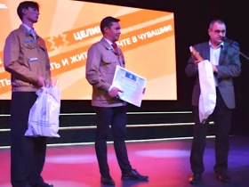 Как руководство СРО из Чувашии на торжественном закрытии летнего семестра отметило бойцов студенческих отрядов за их труд 