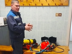 Петербургская СРО познакомила учеников строительных классов с профессией водолаза-энергетика