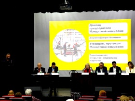 Валерий Мозолевский пообещал членам Ассоциации «Сахалинстрой» помощь в получении денег за выполненные работы