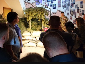 Уральская СРО помогла открыть волонтёрскую экспозицию, посвящённую бойцам Специальной военной операции