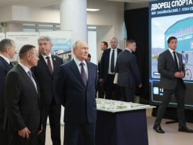 Ирек Файзуллин доложил Владимиру Путину о ключевых инструментах поддержки регионов в ходе осмотра выставки в Бурятии 