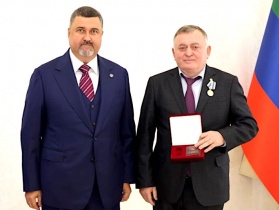 Глава дагестанской СРО удостоен государственной награды. Медаль «За доблестный труд» ему вручал новый руководитель региона