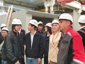 Хабаровская СРО организовала для школьников строительных классов экскурсию на завод железобетонных изделий