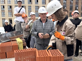 Мордовская СРО организовала экскурсию для студентов по стройплощадкам Саранска и рассказала молодёжи о кадровой программе