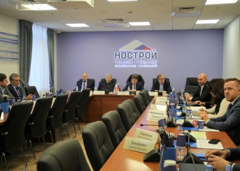 Антон Глушков провёл ежегодный всероссийский селекторный час с представителями СРО в сфере строительства