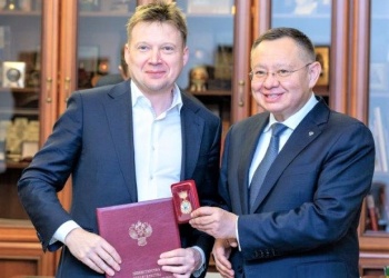 Антон Глушков награждён почётным знаком Минстроя России за заслуги в области строительства            