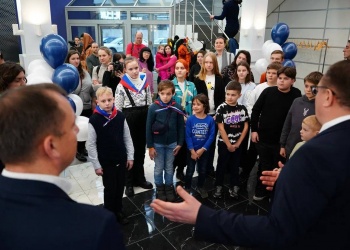 Ребята из Детского совета при Общественном совете при Минстрое России посетили лифтовый завод в Санкт-Петербурге