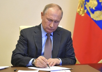 Владимир Путин подписал закон, позволяющий тратить маткапитал на индивидуальное жилищное строительство