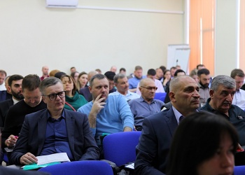 В обсуждении вопросов на Общем собрании членов сахалинской СРО участвовали ряд чиновников региона и боевой инструктор со СВО 