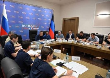 Ирек Файзуллин посетил Донецкую Народную Республику, где осмотрел ход строительства ряда социальных объектов и МКД 