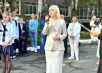 Как руководитель дальневосточной СРО в День знаний поздравляла учеников второго потока строительных классов