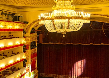 СРО из Северной столицы организовала очередную экскурсию учеников строительного класса в Александринский театр