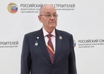 Валерий Мозолевский удостоен сразу двух высоких наград – медали «За безупречный труд и усердие» III степени и знака «Почётный строитель России»