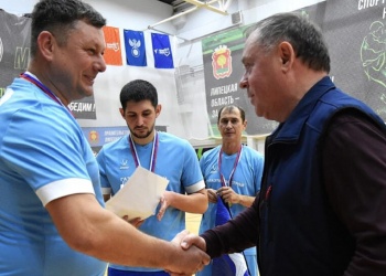 Липецкие СРО и Союз строителей провели турнир по мини-футболу среди команд стройкомпаний региона и тепло поздравили призёров