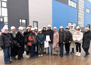 Самарская СРО в рамкках профориентационного проекта организовала экскурсию студентов на стройплощадку, где возводят завод