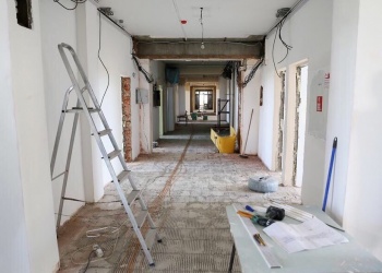 Антон Глушков рассказал, почему в России строить и ремонтировать больницы становится всё дороже