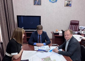 Антон Мороз с представителями властей Псковщины обсудил участие местных производителей стройматериалов в Международной выставке QUBE Expo